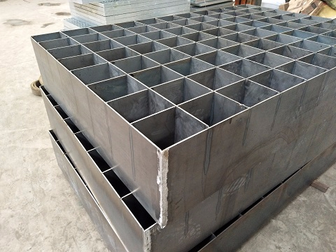 SCR脫硝裝置中整流格柵的設(shè)計